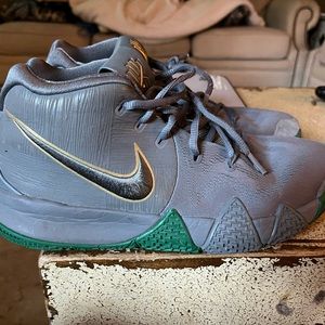 Kyrie 4 size 9.5